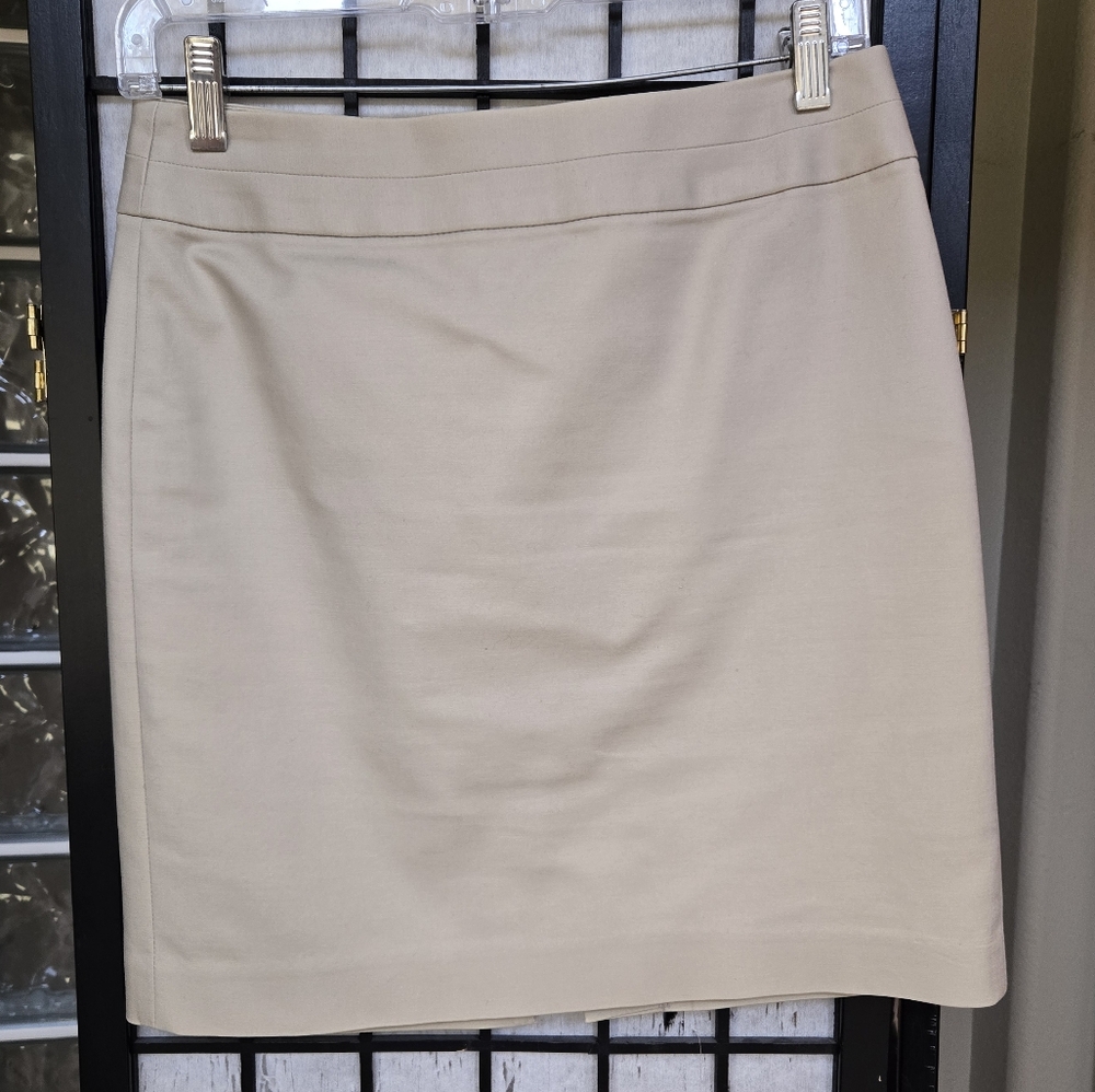 Banana Republic Minimalist Miniskirt Khaki size 2p 2 petite